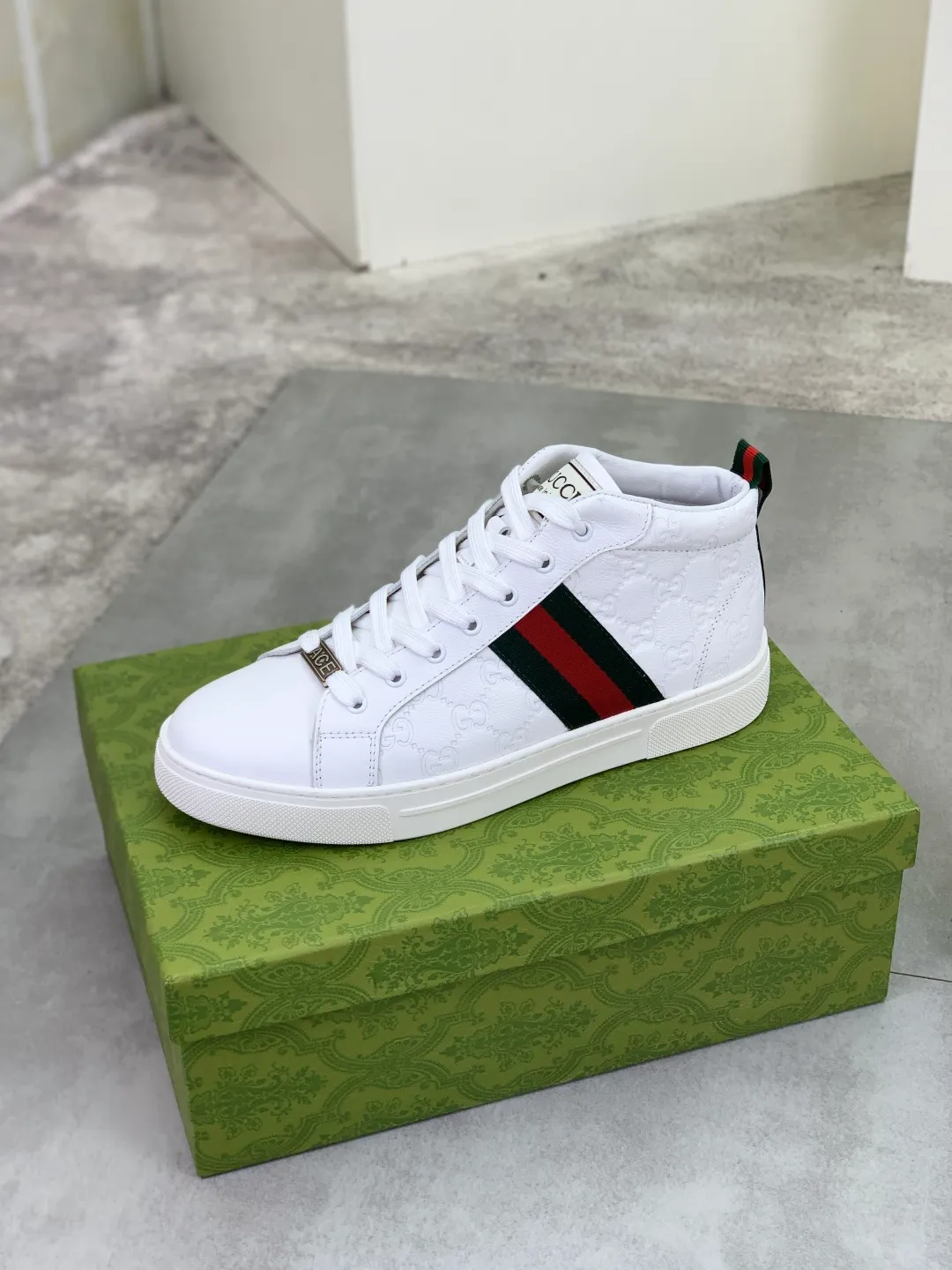 Men's shoes 💰P460 💰[New style]🆘 The latest model from Gucci GUCCI official website 🎁Classic casual fashion high-top men's shoes 👟Hot style 💥The version is simple and elegant, exclusive for trendy men. Unique official website latest brand elements 👑Gucci original decoration, fashionable and generous, original soft calfskin fabric➕Comfortable soft first-layer pigskin lining ✅The official website specifies the wear-resistant casual outsole, the classic model is taken in kind🎬Color: 4️⃣colors available😍Number: 38-44
